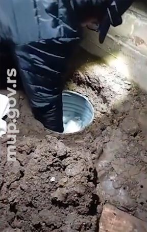 Zaplena heroina i kokaina vrednog 350.000 evra (3).jpg