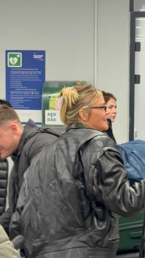 Sofija Milosevic sa sinovima sletela u Beograd Bivsa manekenka neprepoznatljiva (2).jpg
