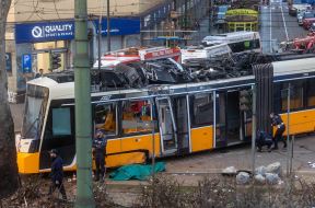 Tramvaj iskočio iz šina u Milanu (2).jpg