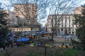 Tramvaj iskočio iz šina u Milanu (4).jpg