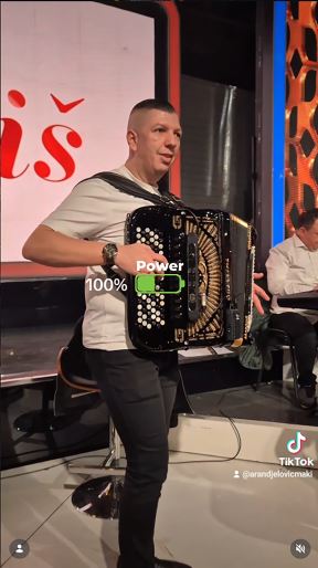 Maki Aranđelović harmonikaš (1).png