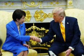 Donald Tramp i Sane Takaiči (3).jpg
