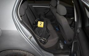 Oružje pronađeno u automobilu (3).jpg