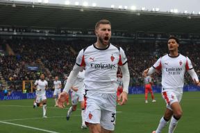 Strahinja Pavlović slavi gol za Milan protiv Kremonezea