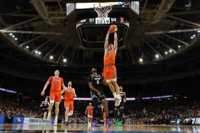 Andrej Stojaković u NCAA (1).jpg