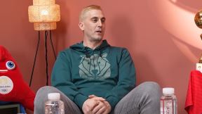 Bojan Janić sa plavom kosom.