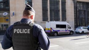 Sprečen teroristički napad ispred američke banke u Parizu (3).jpg
