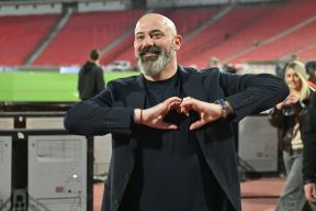 Dejan Stanković pokazuej srce.