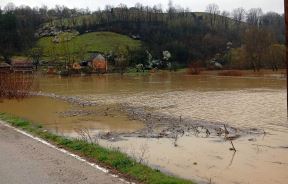 Vanredne situacije u tri okruga, službe na terenu 24 sata 1.jpg