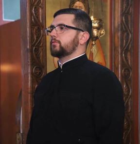 Sveštenik Nenad Mitrić na službi