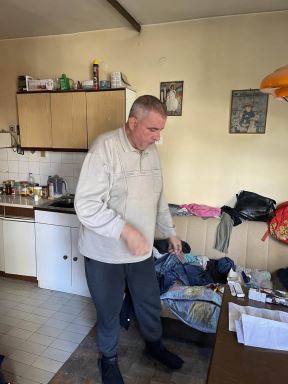 Kristijan Golubović pomaže dečku Stele Savić (4).jpg