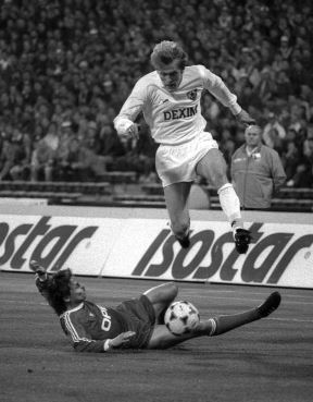Robert Prosinečki u prodoru na Bajern Crvena zvezda