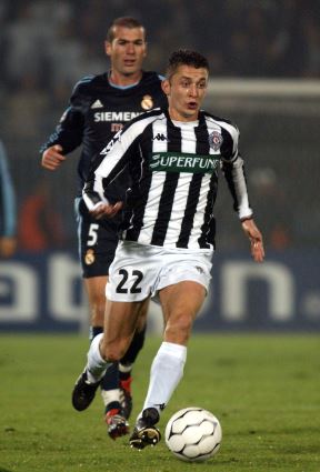 Zinedin Zidan i Saša Ilić u duelu na Partizan Real Madrid