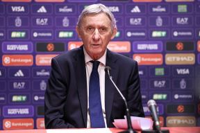 Svetislav Pešić na konferenciji za medije.