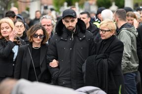 Supruga i sin Duška Vujoševića na sahrani n Novom groblju