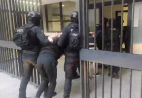 Privođenje osumnjičenih na saslušanje u VJT u Beogradu 5.jpg