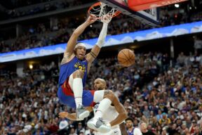 Eron Gordon zakucava na meču Denver Minesota