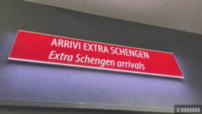 Srbi zarobljeni na aerodromu.jpg