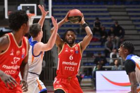 Džared Batler na meču Crvene zvezde i Zlatibora