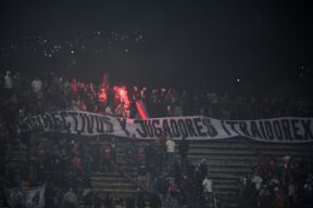 Indepedijente Medeljin zapaljen stadion (2).jpg