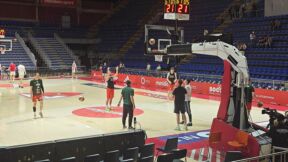 Zagrevanje igrača pred meč Crvena zvezda - Cedevita Olimpija 1.jpg