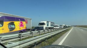 Kilometarska kolona na auto-putu (3).jpg