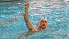 Andrija Prlainović slavi gol za Radnički Kragujevac protiv Novog Beograda