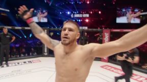 Marko Bojković slavi pobedu u FNC MMA u Beogradskoj areni