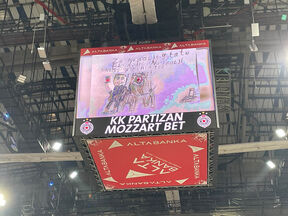 Arena skandira Edinu Avdiću (2).jpg