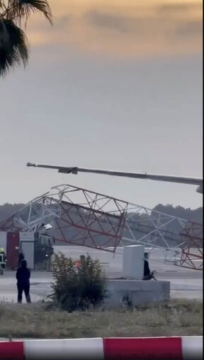 Avion udario u radarsku konstrukciju na aerodromu u Turskoj 4.jpg