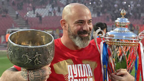 Dejan Stanković trener Crvene zvezde sa trofejima