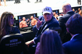 Donald Tramp i Melanija Tramp na UFC250 (4).jpg