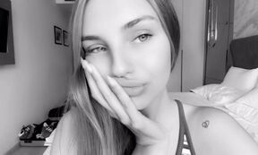 Jovana Petrović na moru  (3).jpg