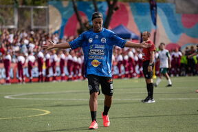 Ronaldinjo slavi gol na humanitarnoj utakmici u Venecueli