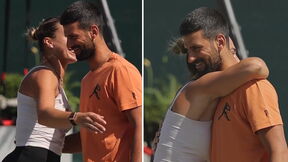 Novak Đoković i Arina Sabalenka se grle.