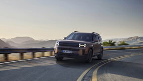 Hyundai_SantaFe_Exterior_2023_PHEV_KV_FRONT_DRIVING copy.jpg