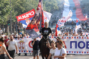 Razvijena najveća trobojka na skupu u Beogradu 6.jpg