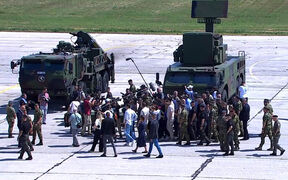 Vučić vojni aerodrom Batajnica (1).jpg