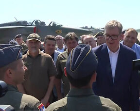 Vučić vojni aerodrom Batajnica (3).jpg
