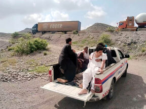 Autobus sleteo u provaliju u Pakistanu (4).jpg