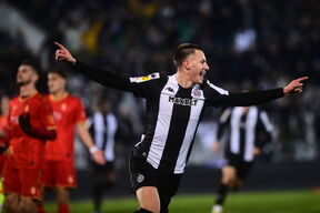 Ognjen Ugrešić slavi gol u dresu Partizana