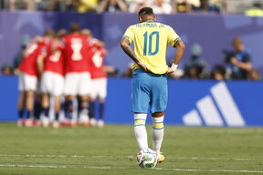 Nejmar gleda u zemlju posle odlučujućeg gola Erlinga Holanda na Norveška Brazil