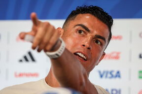Kristijano Ronaldo upire prstom u novinara na konferenciji