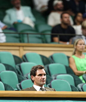Rodžer Federer sedi potpuno sam u loži Vimbldona