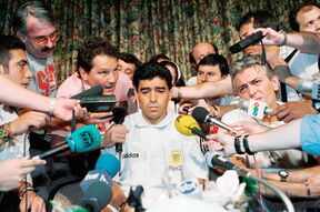 Dijego Maradona pred novinarima u Dalasu posle izbacivanja zbog dopinga