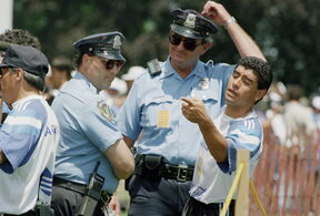 Dijega Maradonu izvodi policija sa treninga Argentine na SP 1994