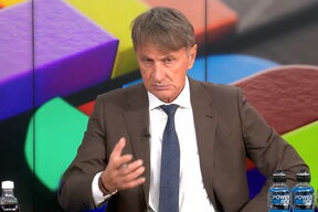 Ranko Stojić u braon odelu na TV Arena Sport.