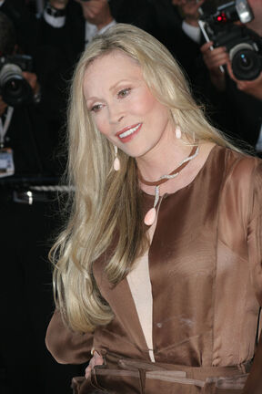 Faye Dunaway (2).jpg