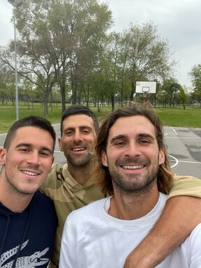 Novak Đoković igra basket sa braćom Markom i Đorđem