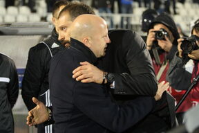 Slaven Bilić se pozdravlja sa Markom Nikolićem na stadionu Partizana u Humskoj